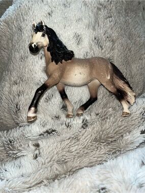Schleich retired horse
